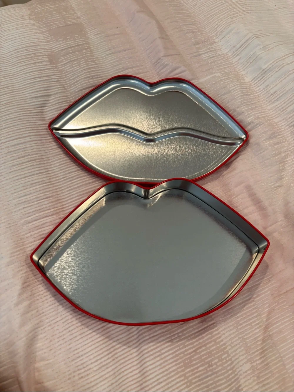 MAC Cosmetics Lip-Shaped Red Compact Case